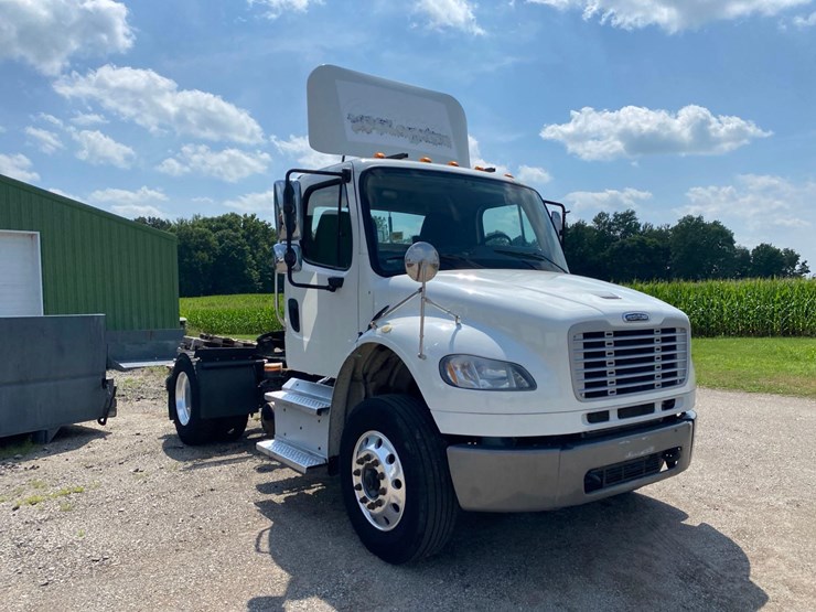 2014-freightliner-m2-image-3