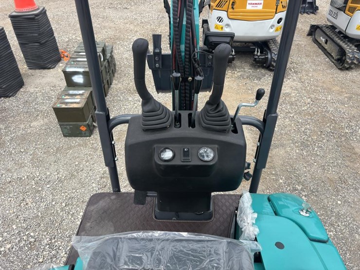 #106-•-cfg-industrial-mini-excavator-w/-hydraulic-thumb-image-5