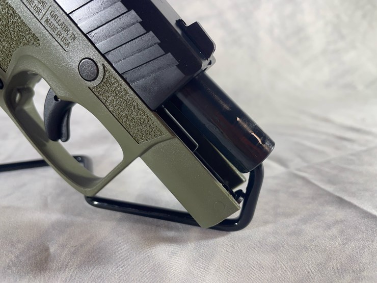 #4379-•-beretta-apx-a1-carry-9mm-luger-pistol,-sn:-axc157653-image-12