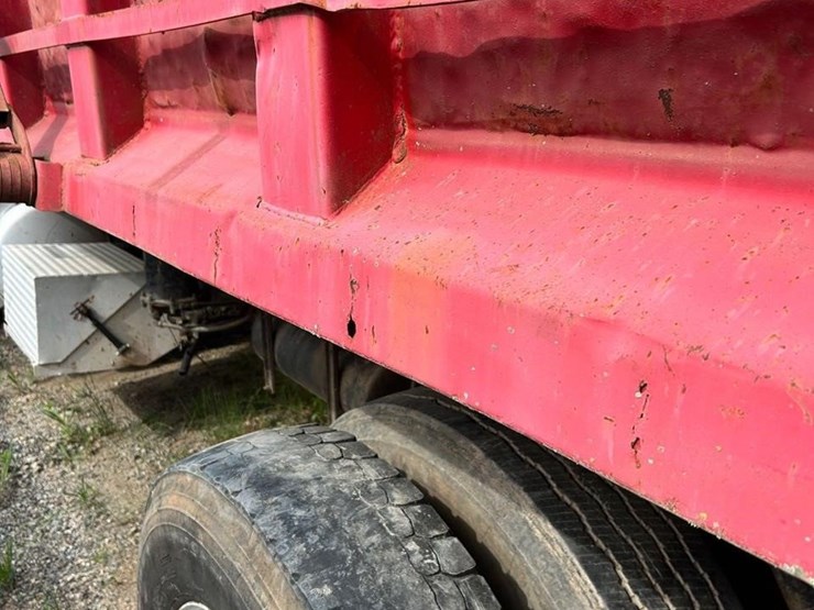 2000-peterbilt-330-image-28