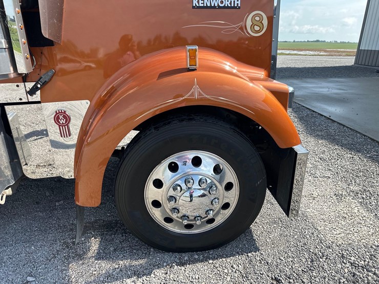 2019-kenworth-w900l-image-41