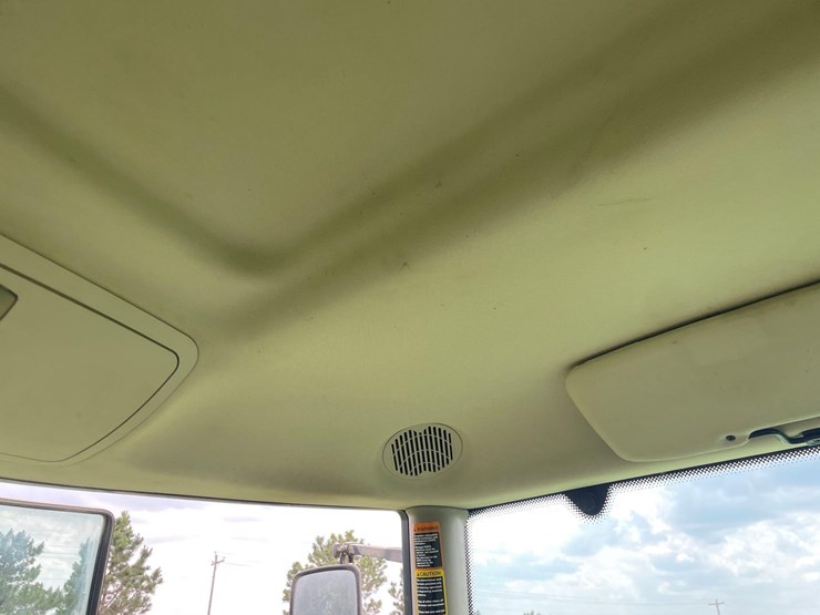 2015-john-deere-6155r-image-47
