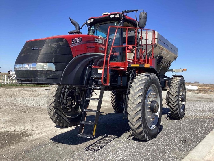2021-case-trident-5550-spreader-image-1