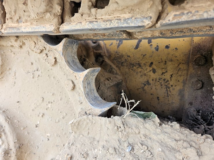 caterpillar-d4c-image-64