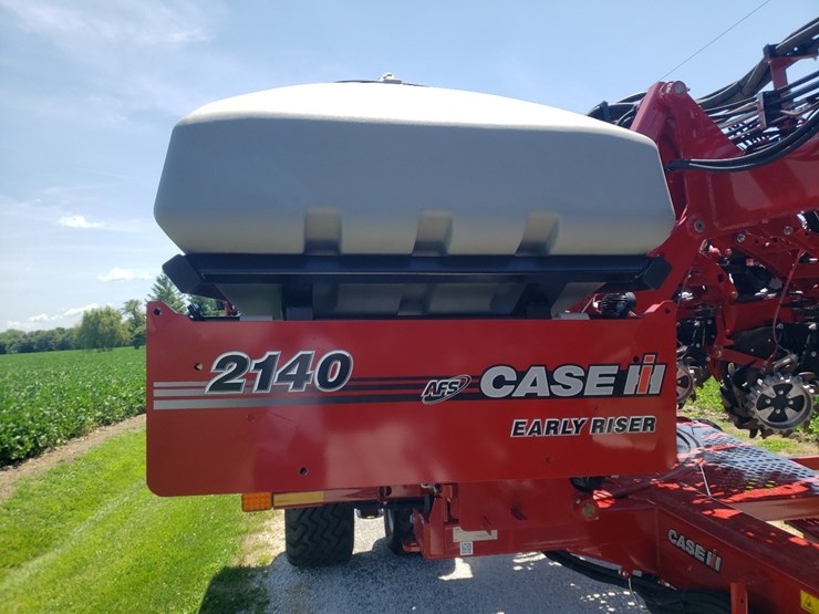 2023-case-2140-12/23-pivot-planter-image-13