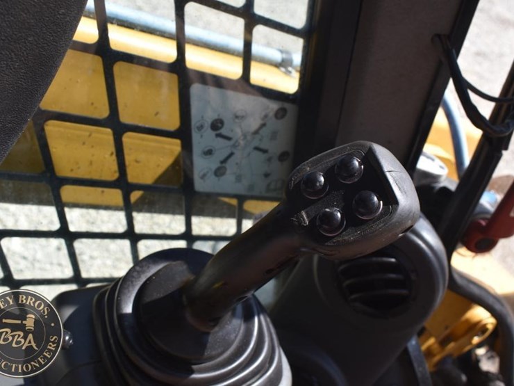 2018-caterpillar-262d-image-60