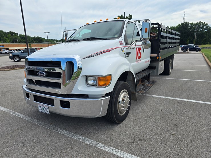 2004-ford-f650-image-1