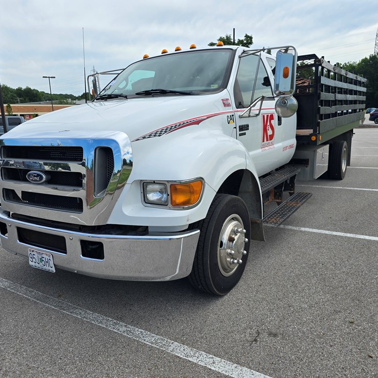 2004 FORD F650