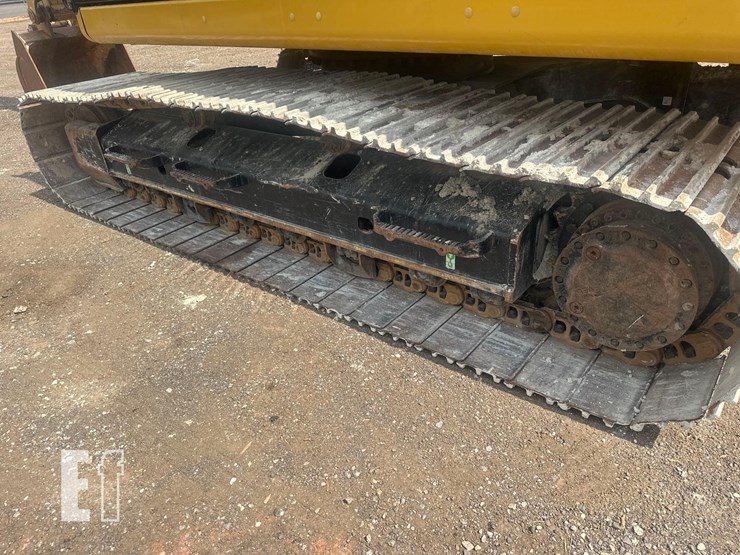 2021-caterpillar-323-image-22