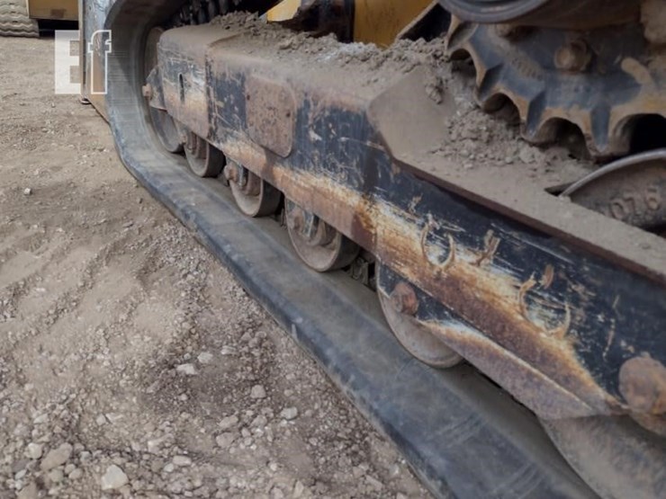 deere-323d-image-31