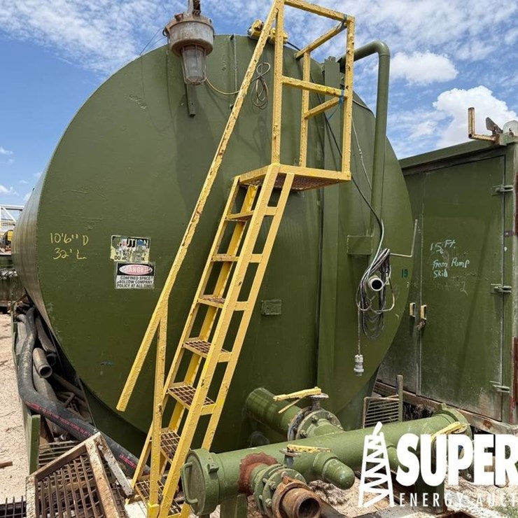 (R19-10) 10'6"Dia x 32'L Water Tank, w/ Hose Baske