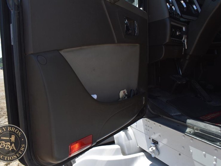 2011-kenworth-t660-image-93