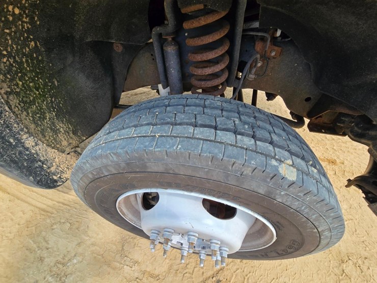 2014-ford-f550-image-33