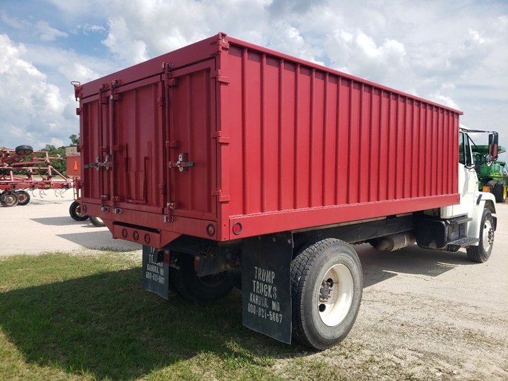 2002-freightliner-fl70-image-4
