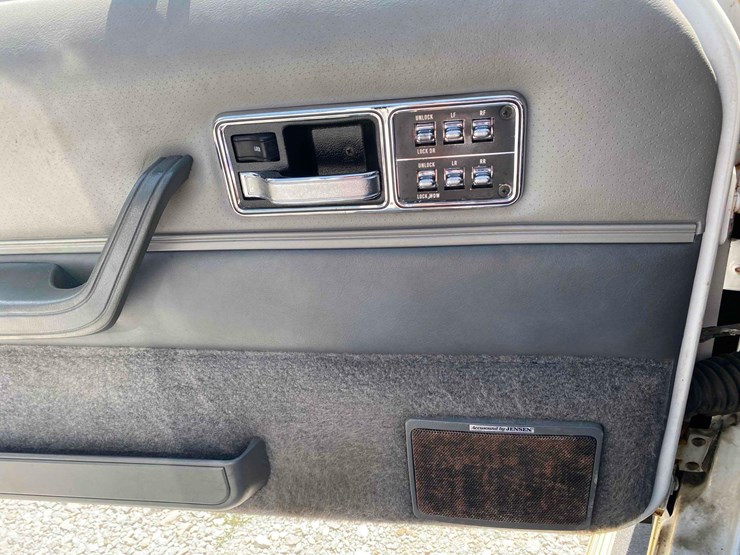 1992-jeep-cherokee limited--low-miles-image-11
