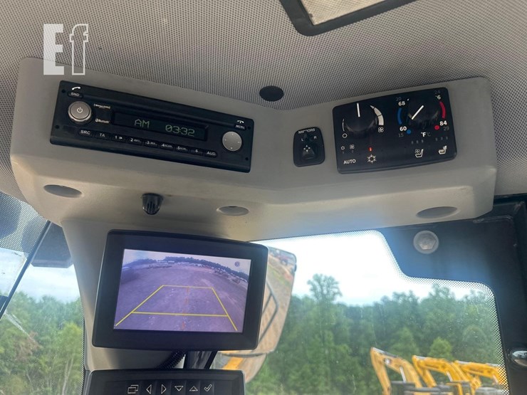 2020-deere-844l-image-37