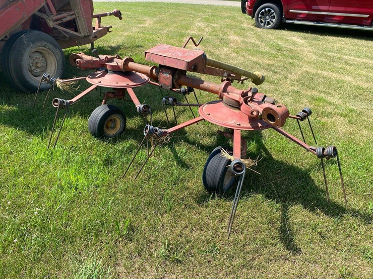 new-holland-163--2-basket-tedder-image-4
