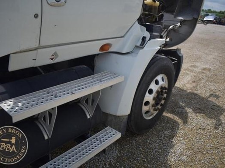 2014-international-prostar-image-41
