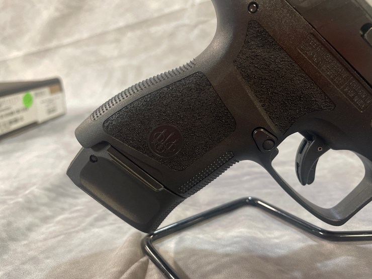 #4352-•-beretta-apx-a1-9mm-luger-pistol,-sn:-axc158923-image-11