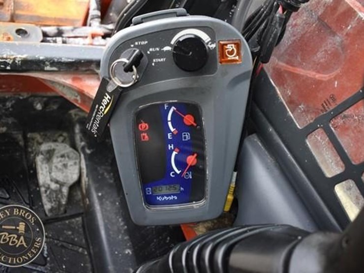 2017-kubota-ssv65-image-44