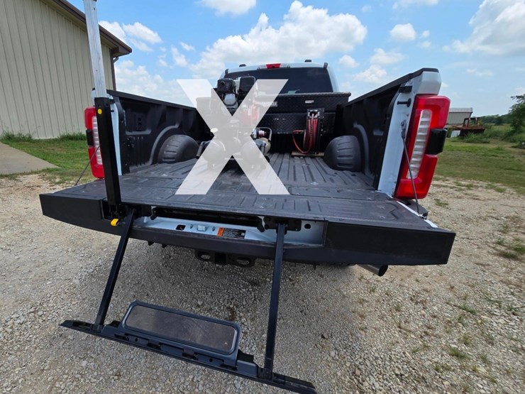 2024-ford-f350-image-8