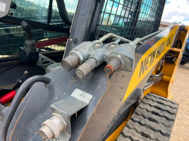 2021-new-holland-c327-image-28