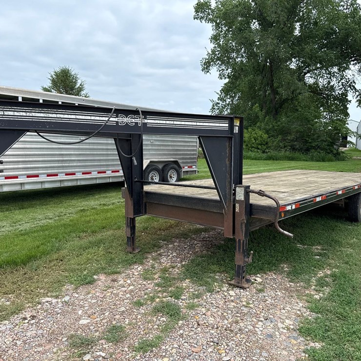 1994 DCT Dressen 8ft x 26ft Gooseneck Flatbed Trailer