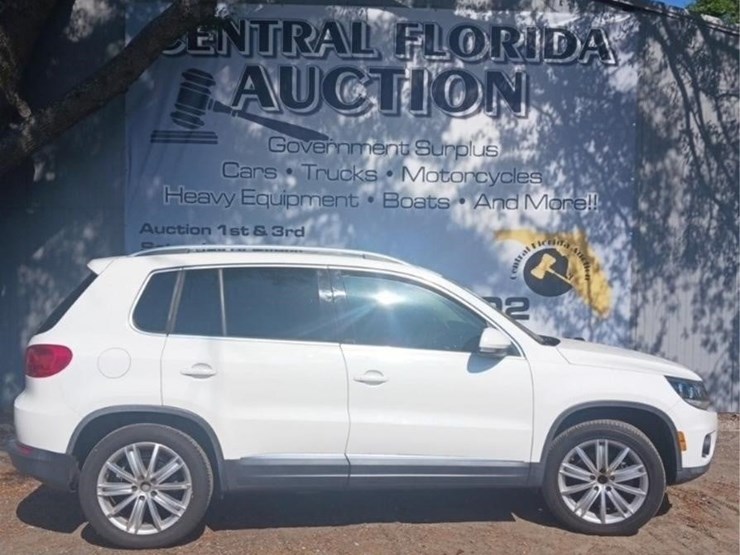2012-volkswagen-tiguan-image-1