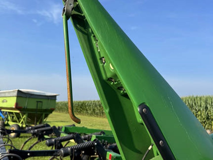 2014-john-deere-608c-image-18