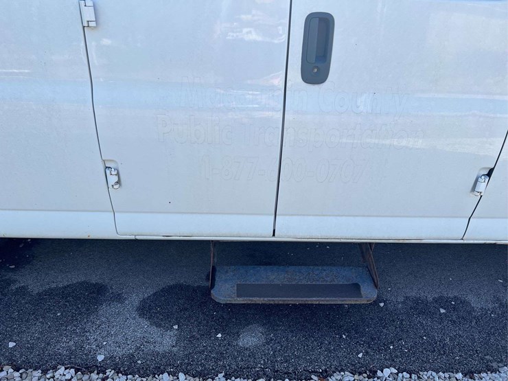 2001-chevrolet-express-3500-image-3