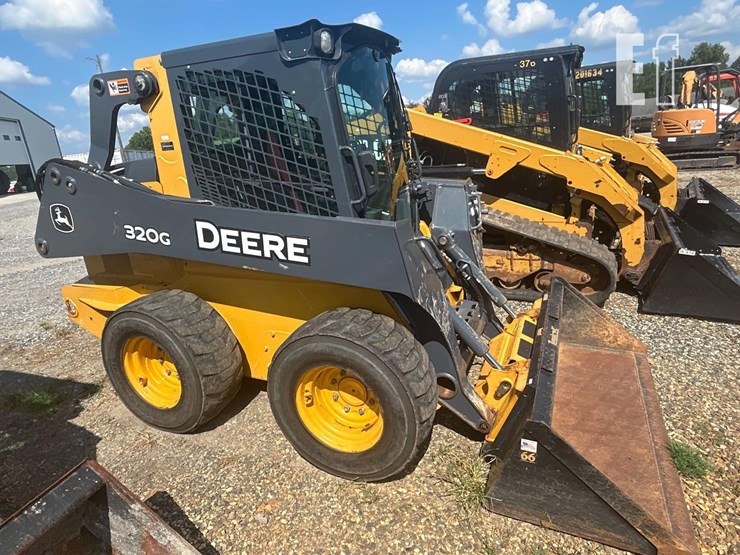 deere-320g-image-1