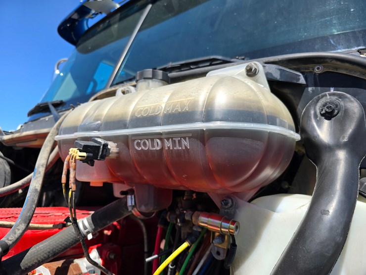 2020-freightliner-columbia-120-image-75