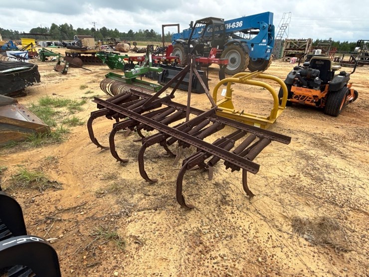148---9-shank-spring-loaded-chisel-plow-image-4