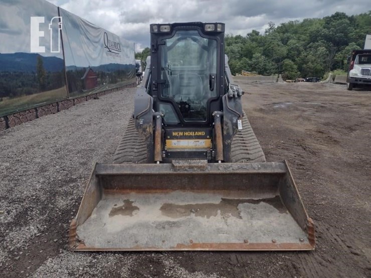 new-holland-c237-image-2