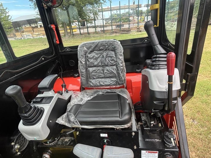 #114-•-cfg-industrial-excavator-w/-enclosed-cab-image-7