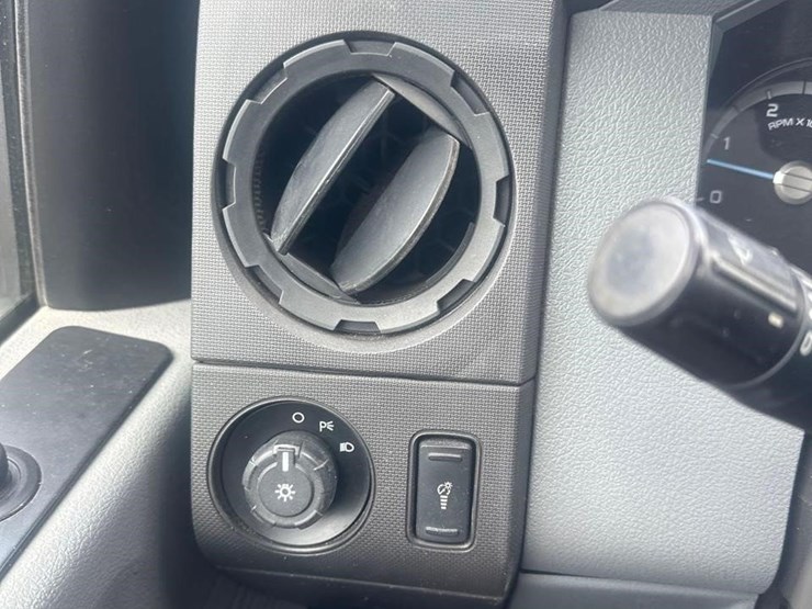 2015-ford-f550-image-40