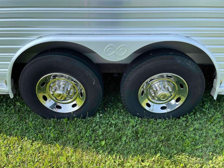 2006-8’x28’-c&c-aluminum-livestock-trailer-image-30