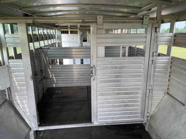 2006-8’x28’-c&c-aluminum-livestock-trailer-image-51
