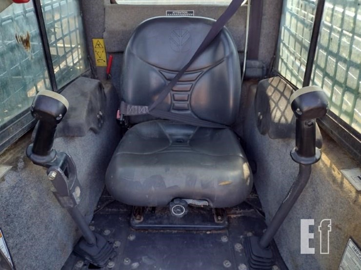new-holland-l185-image-11