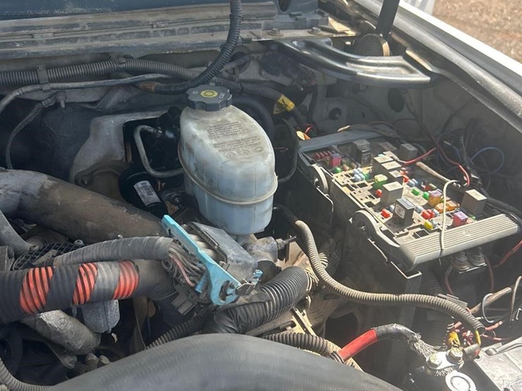 2011-chevrolet-cheyenne-3500hd-image-34