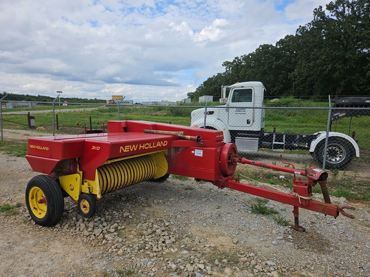 new-holland-310-image-11