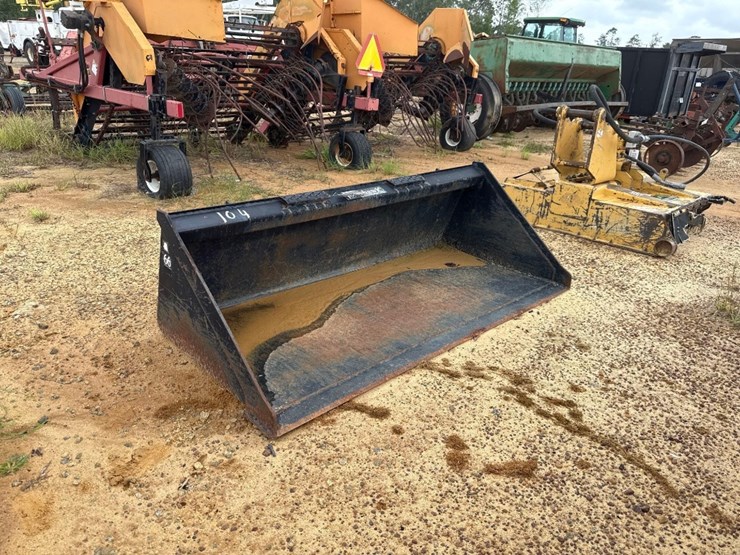 104---tomahawk-66"-skid-steer-bucket-image-1
