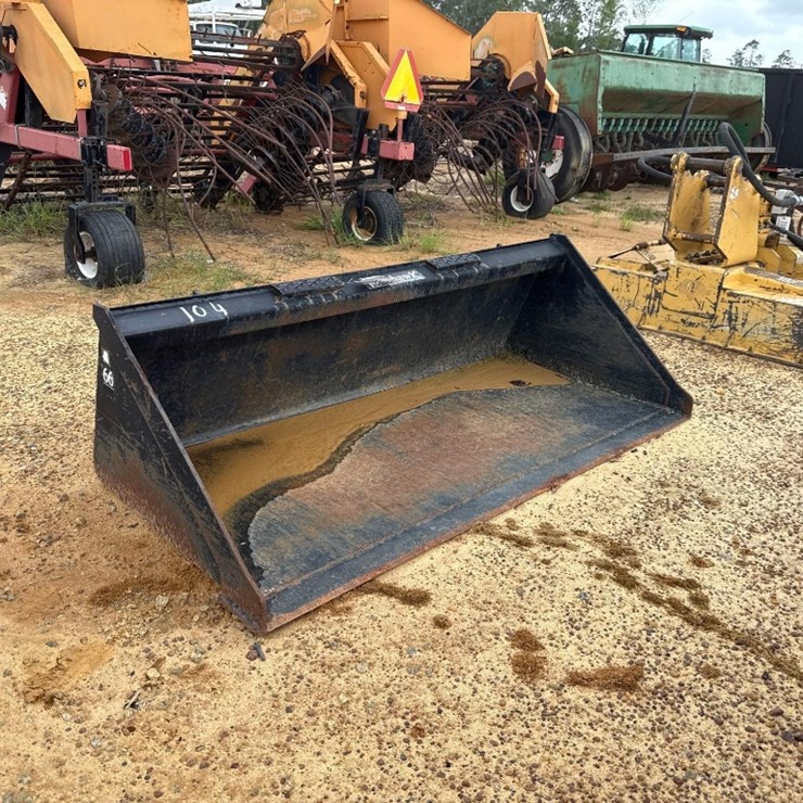 104 - TOMAHAWK 66" SKID STEER BUCKET