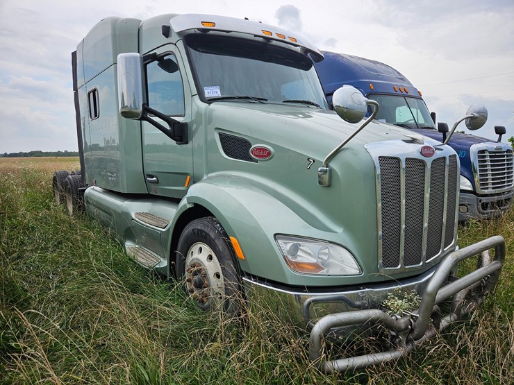 2016-peterbilt-579-image-17