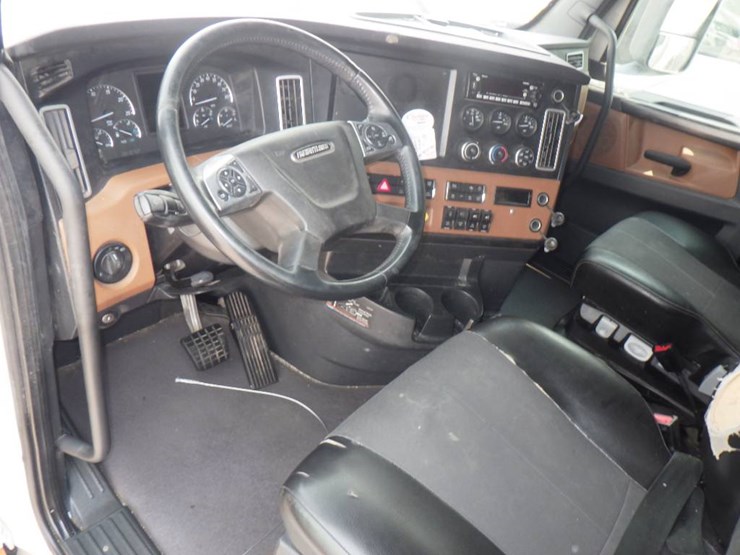 2024-freightliner-cascadia-126-image-8