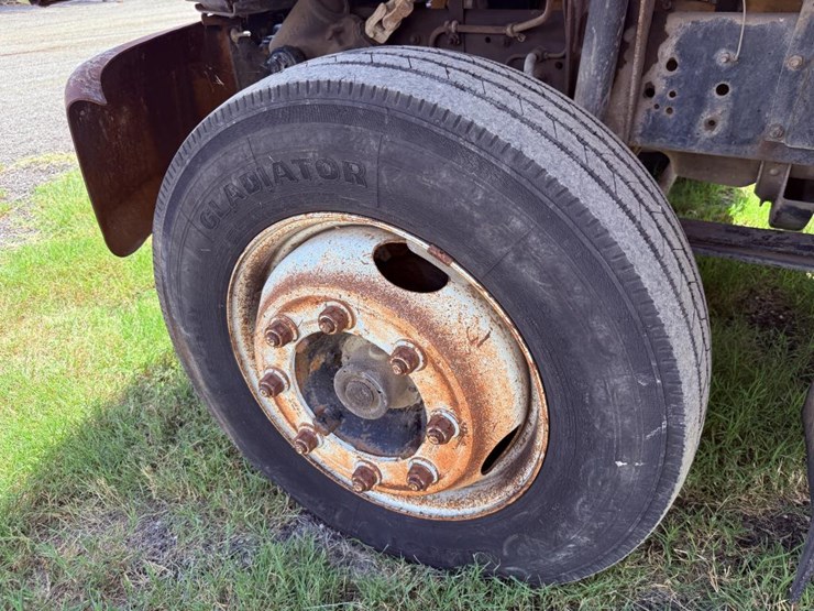 #202-•-1996-gmc-flatbed-dump--6--speed-manual-image-10