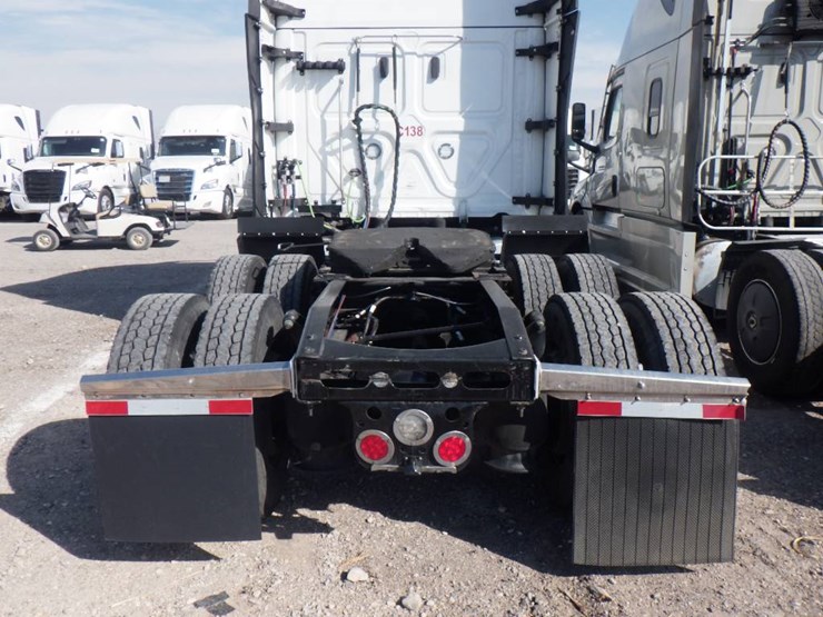 2024-freightliner-cascadia-126-image-5
