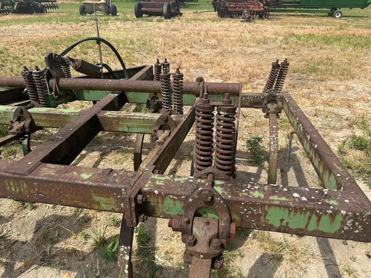 john-deere-100-image-14