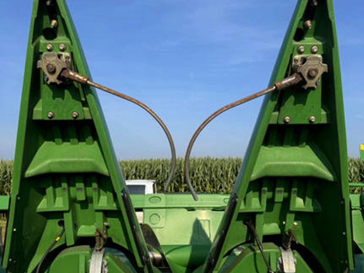 2014-john-deere-608c-image-12