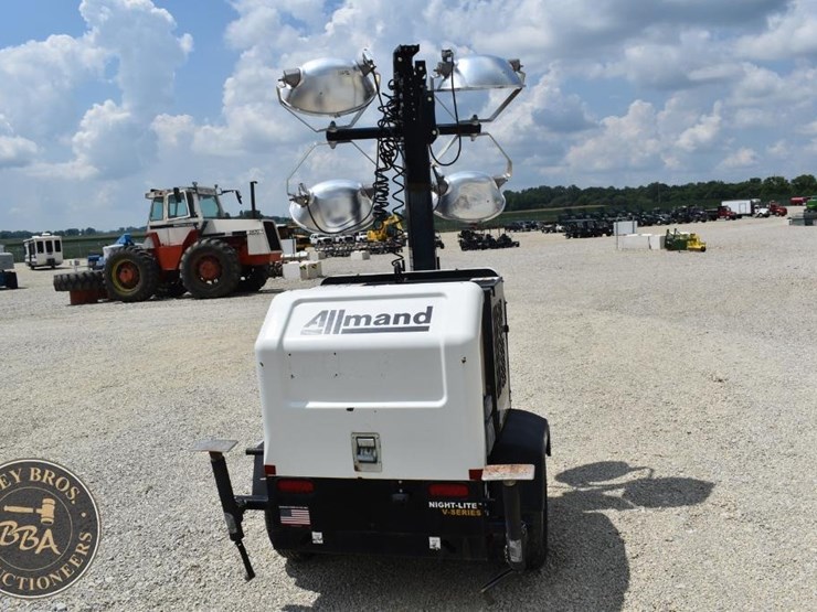 2019-allmand-bros-night-lite-v-series-image-5
